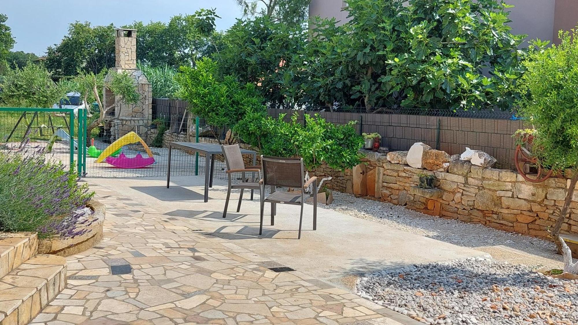 Apartmani B&B Ližnjan Buitenkant foto