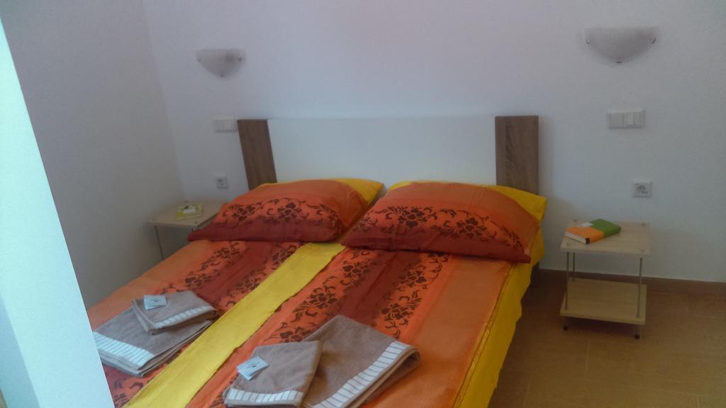 Apartmani B&B Ližnjan Buitenkant foto