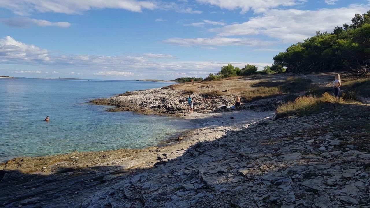 Apartmani B&B Ližnjan Buitenkant foto