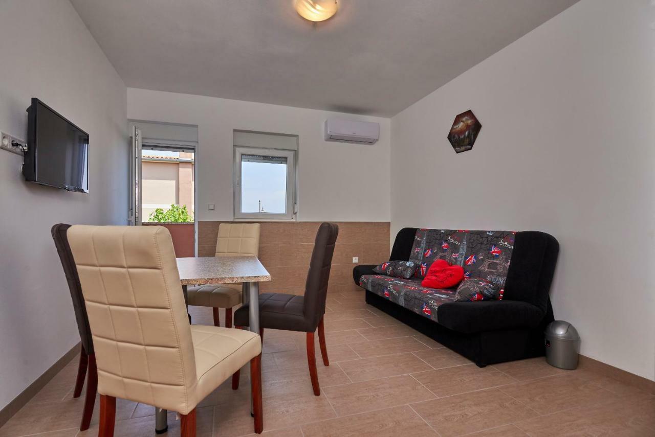 Apartmani B&B Ližnjan Buitenkant foto