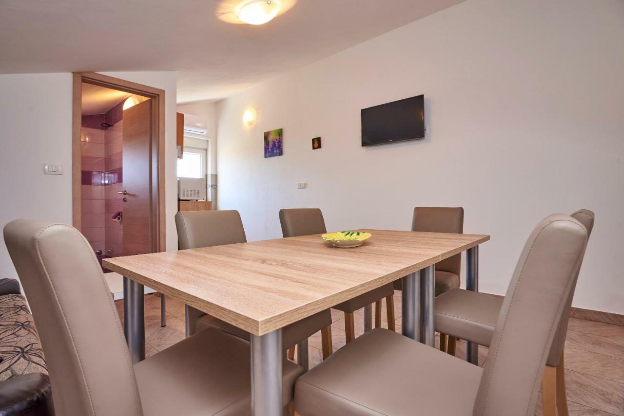 Apartmani B&B Ližnjan Buitenkant foto