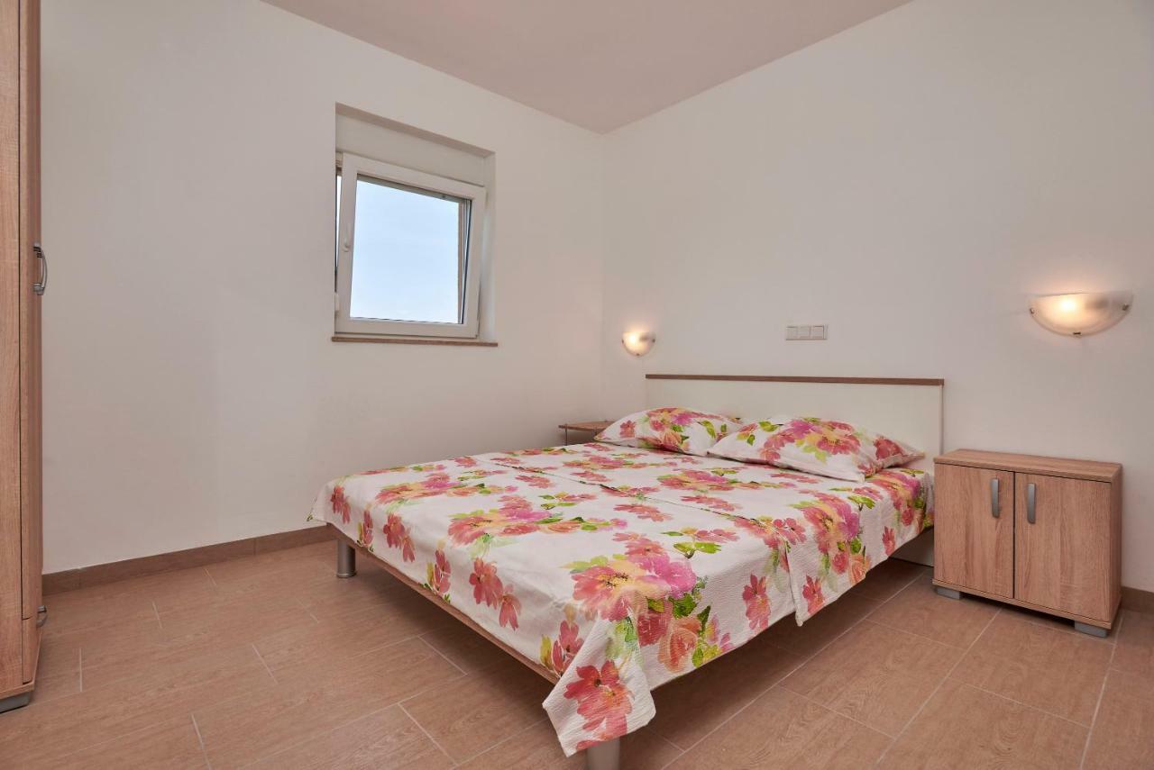 Apartmani B&B Ližnjan Buitenkant foto