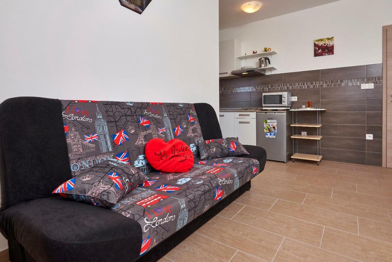 Apartmani B&B Ližnjan Buitenkant foto