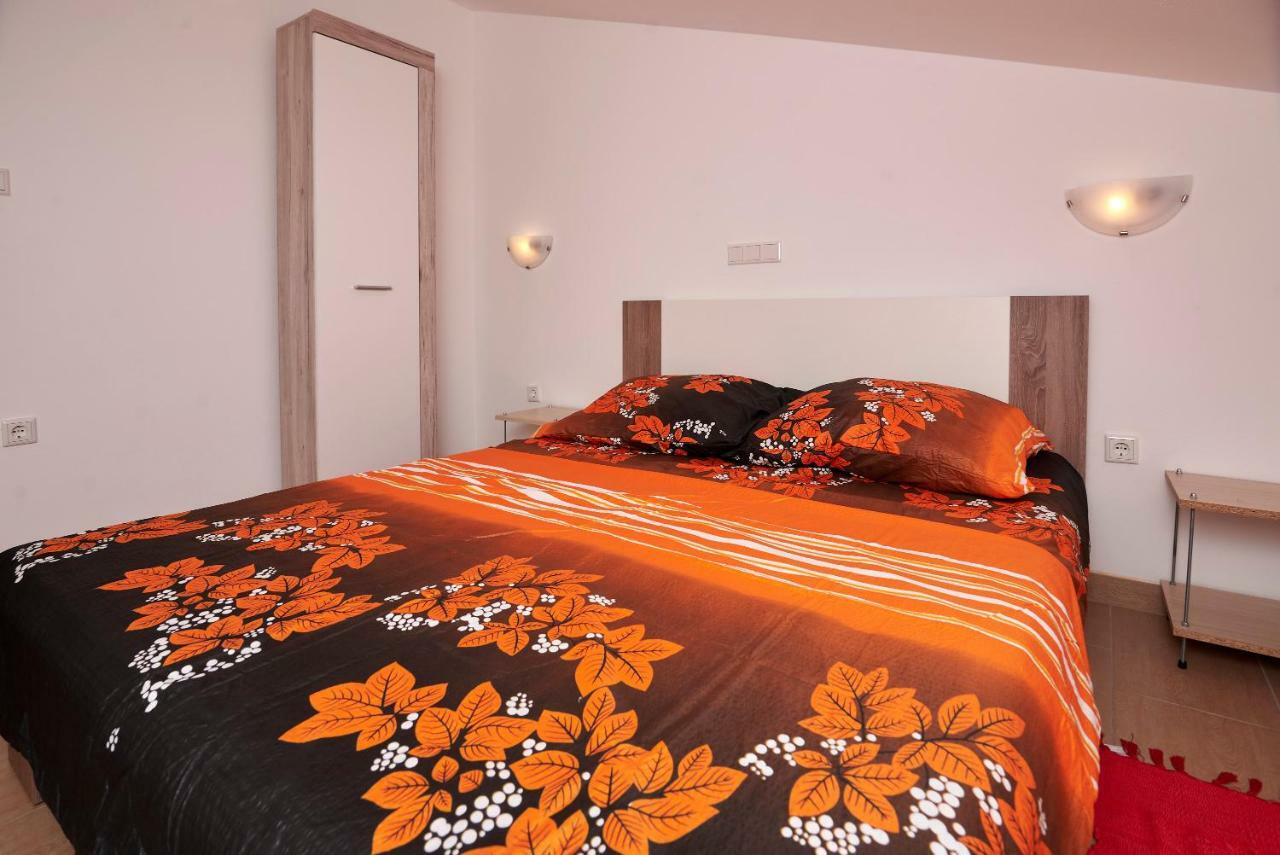 Apartmani B&B Ližnjan Buitenkant foto