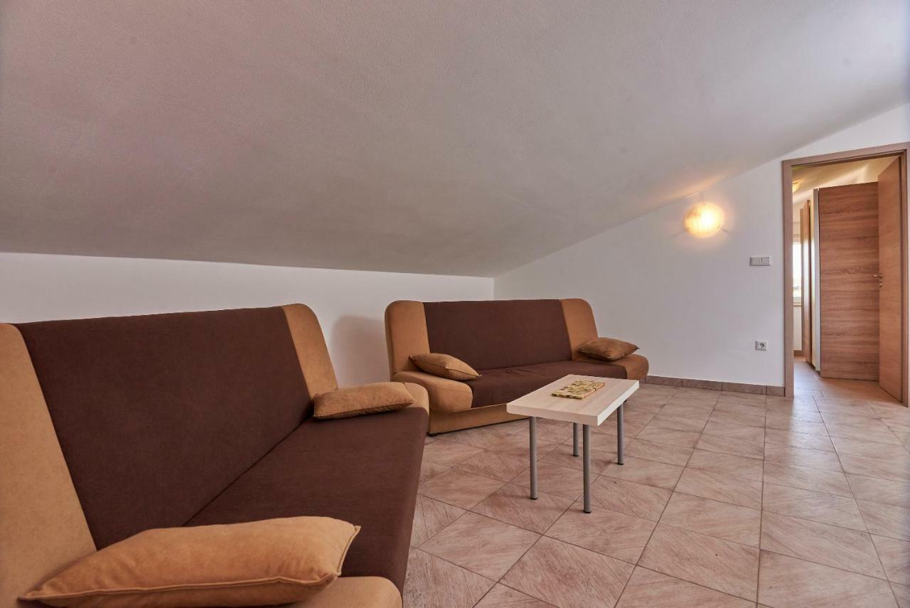 Apartmani B&B Ližnjan Buitenkant foto