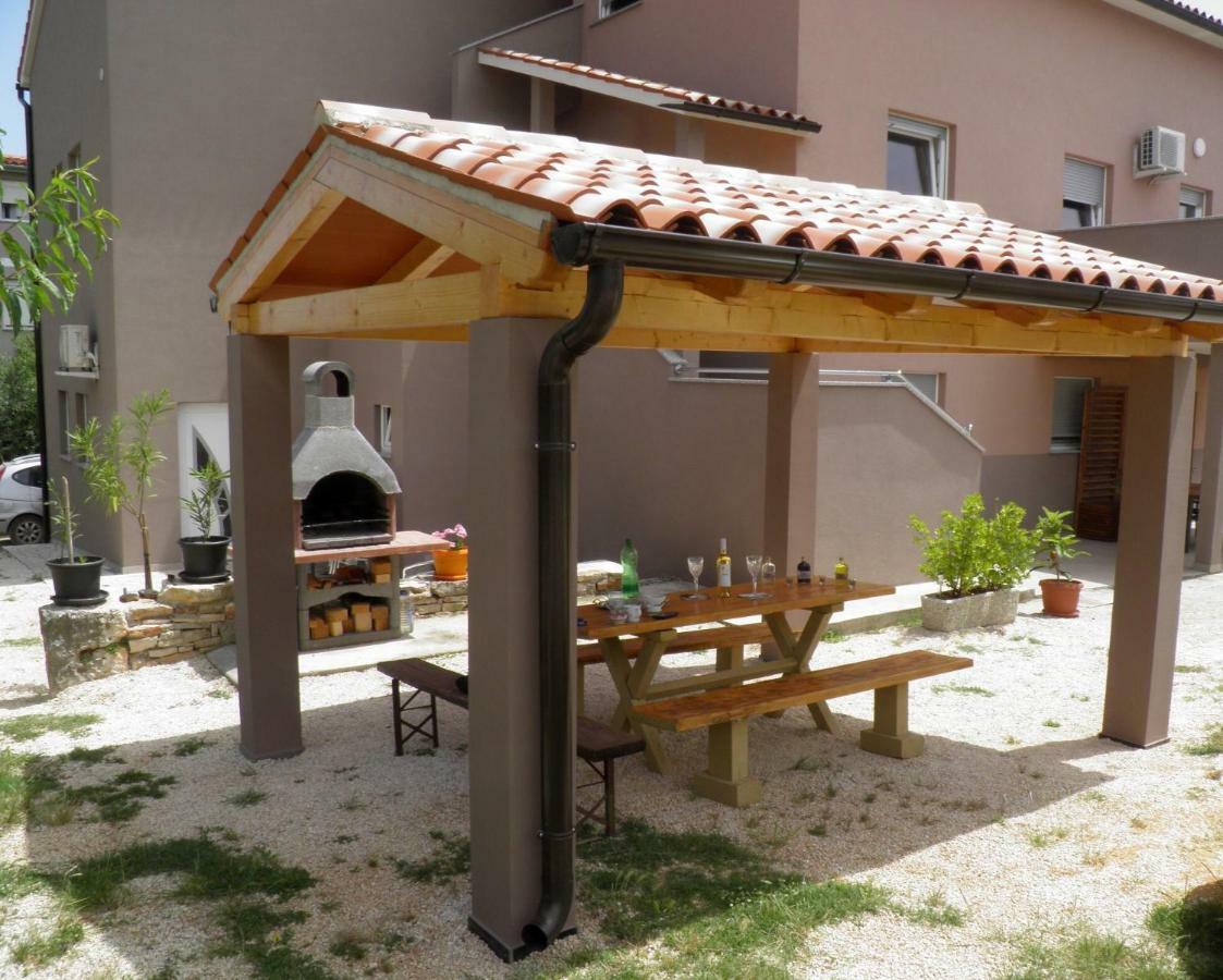 Apartmani B&B Ližnjan Buitenkant foto
