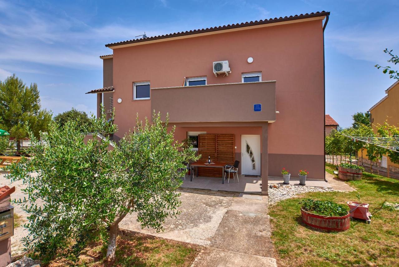 Apartmani B&B Ližnjan Buitenkant foto
