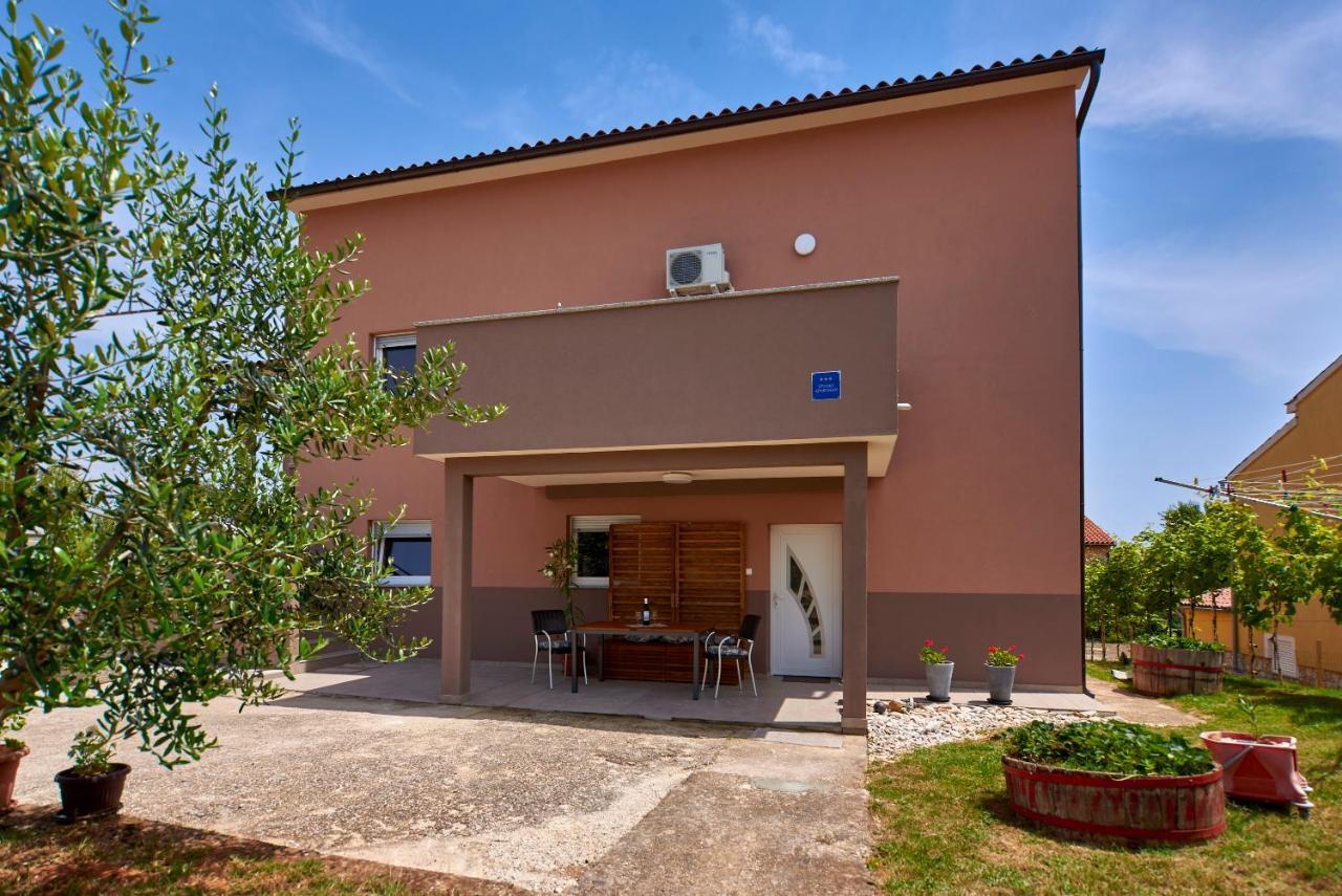 Apartmani B&B Ližnjan Buitenkant foto