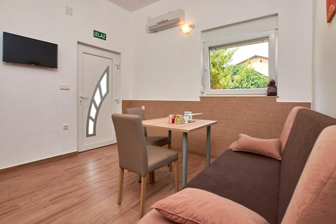 Apartmani B&B Ližnjan Buitenkant foto